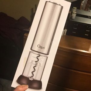 Ozeri Extravo electric wine opener